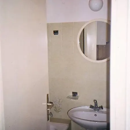 Apartman By The Sea Srima - Vodice, - 18470 *